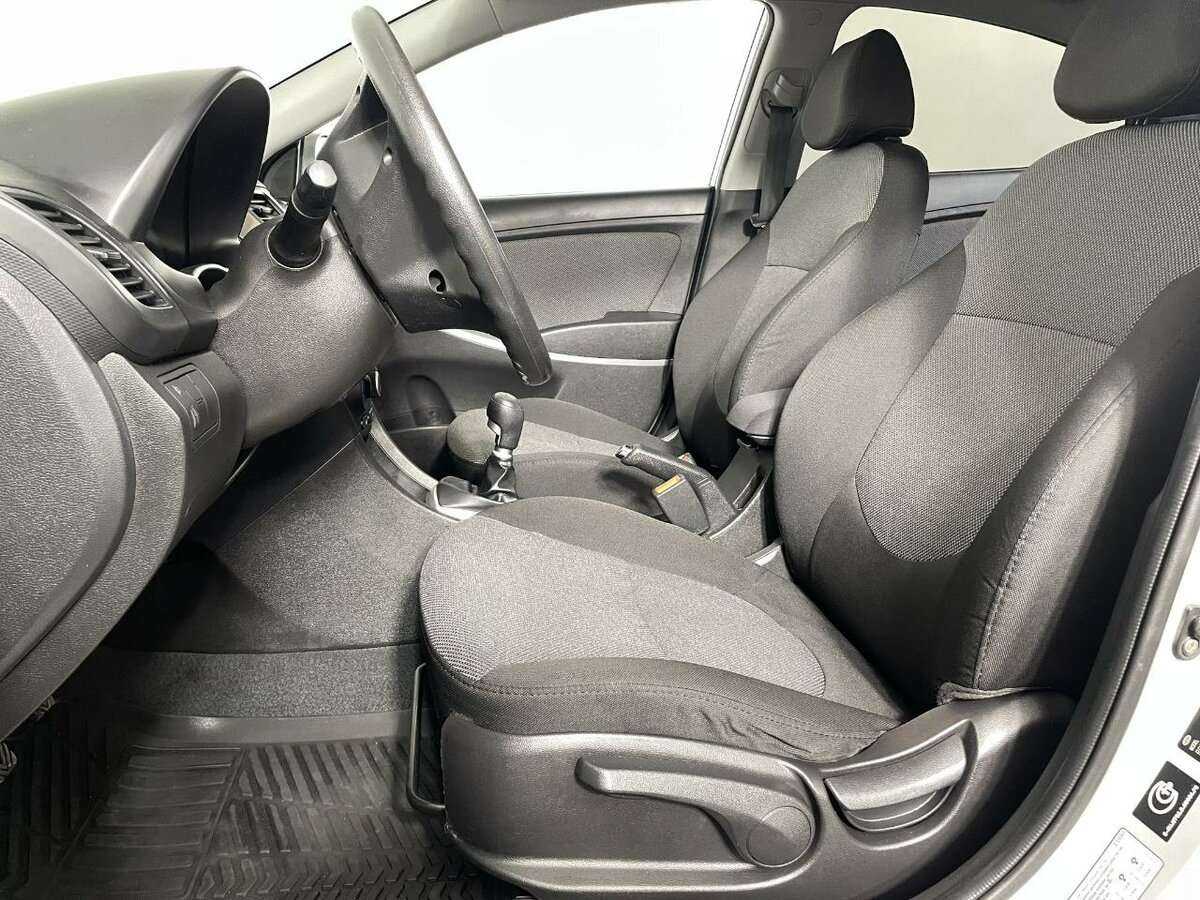 Hyundai Solaris с пробегом — 2014 год. Фото: #9