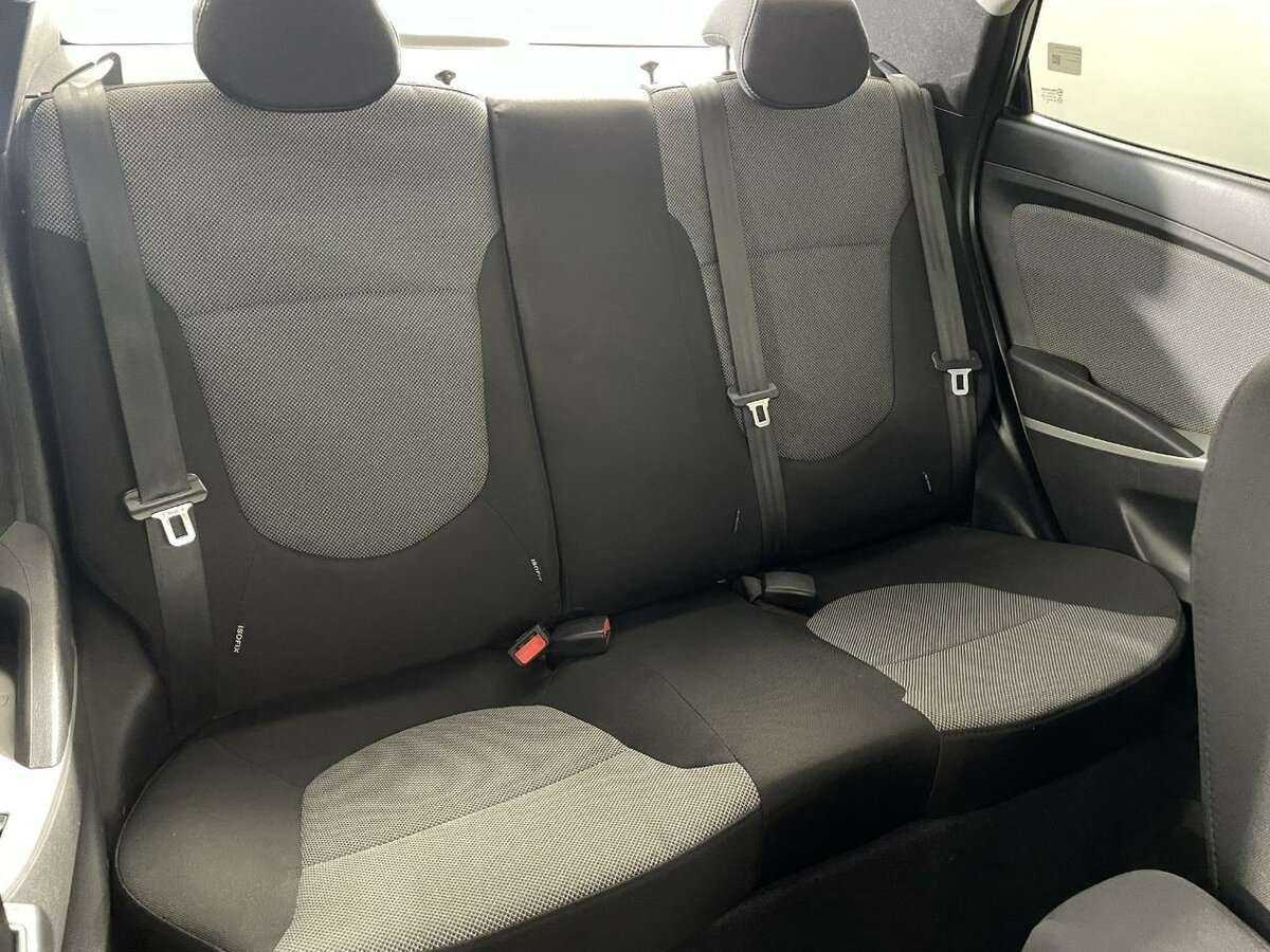 Hyundai Solaris с пробегом — 2014 год. Фото: #14