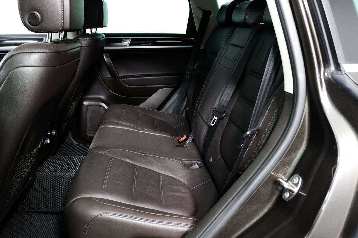 Volkswagen Touareg с пробегом — 2015 год. Фото: #11