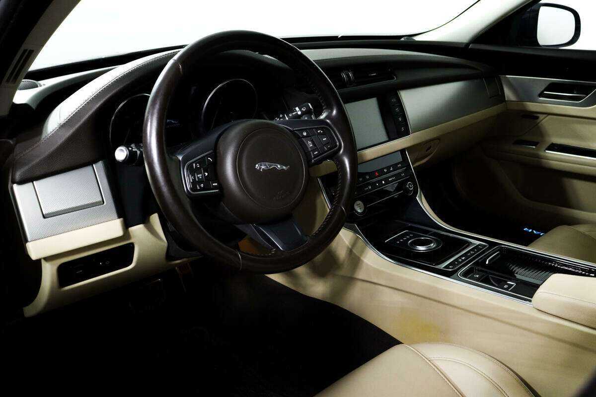 Jaguar XF с пробегом — 2016 год. Фото: #12