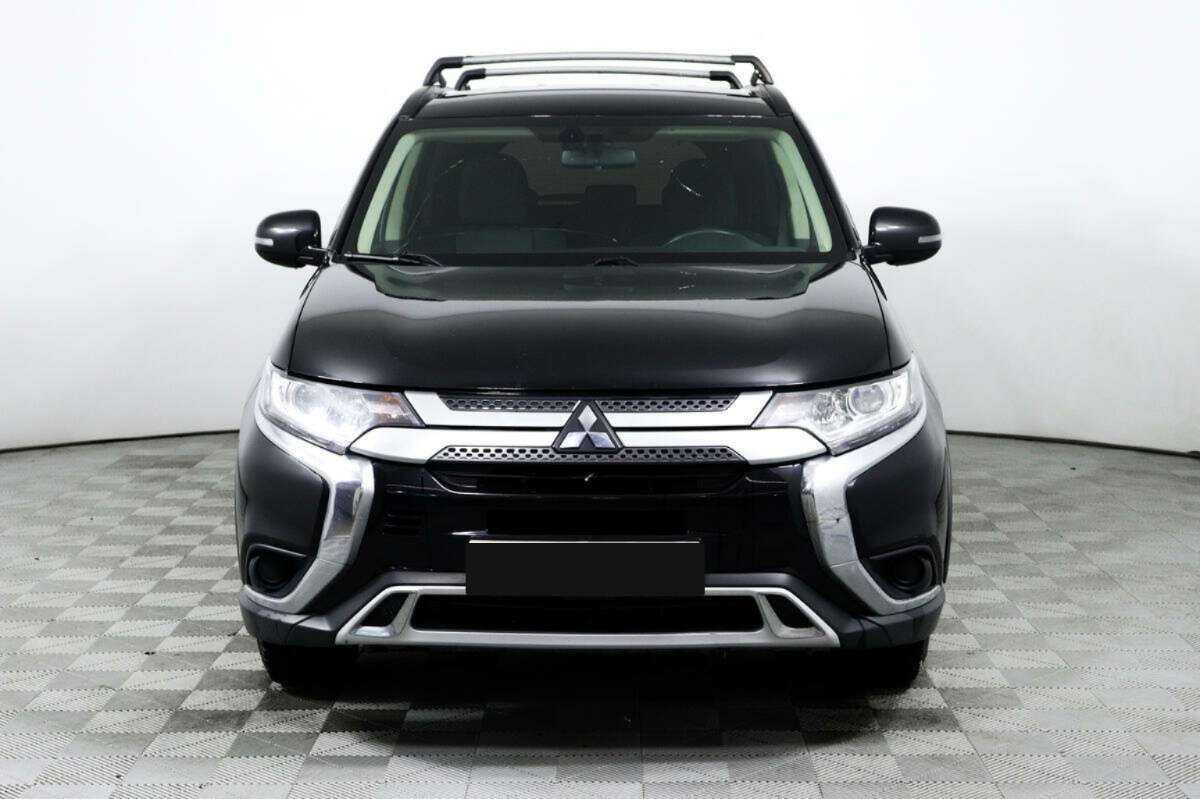 Mitsubishi Outlander с пробегом — 2018 год. Фото: #1