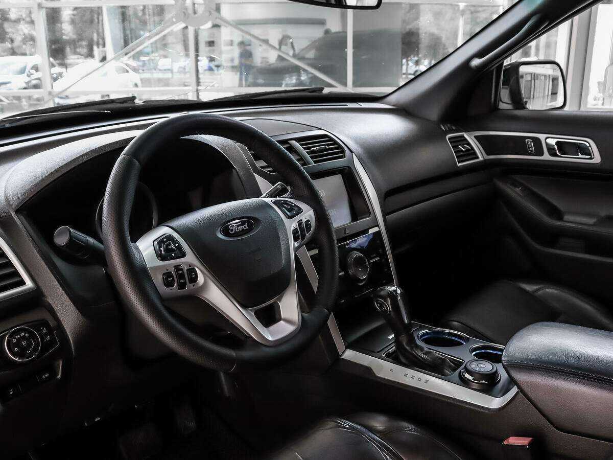 Ford Explorer с пробегом — 2014 год. Фото: #8