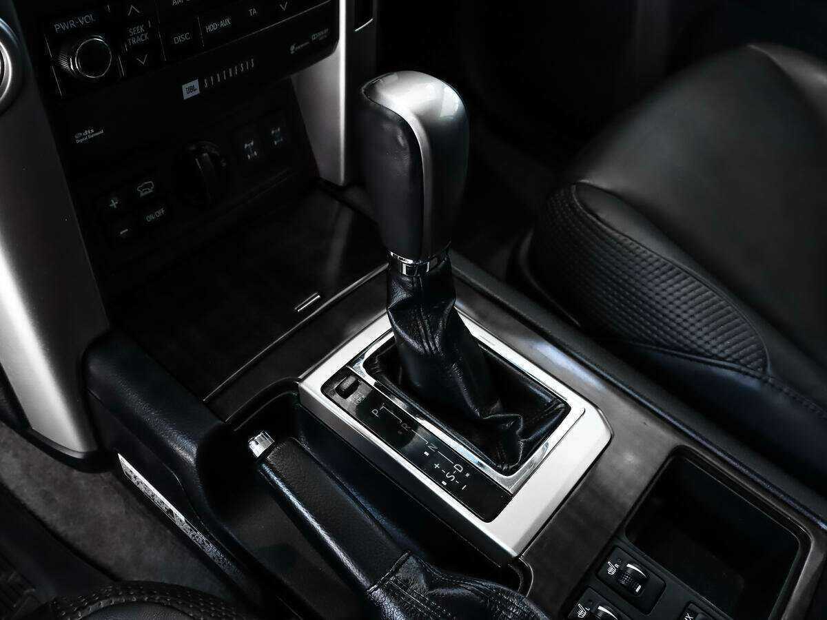 Toyota Land Cruiser Prado с пробегом — 2012 год. Фото: #10