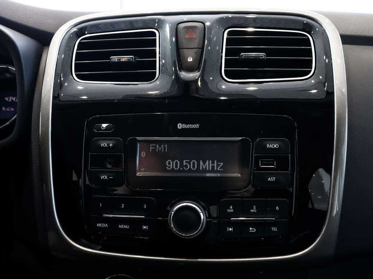 Renault Sandero с пробегом — 2017 год. Фото: #12