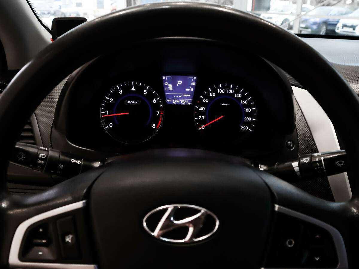 Hyundai Solaris с пробегом — 2012 год. Фото: #15