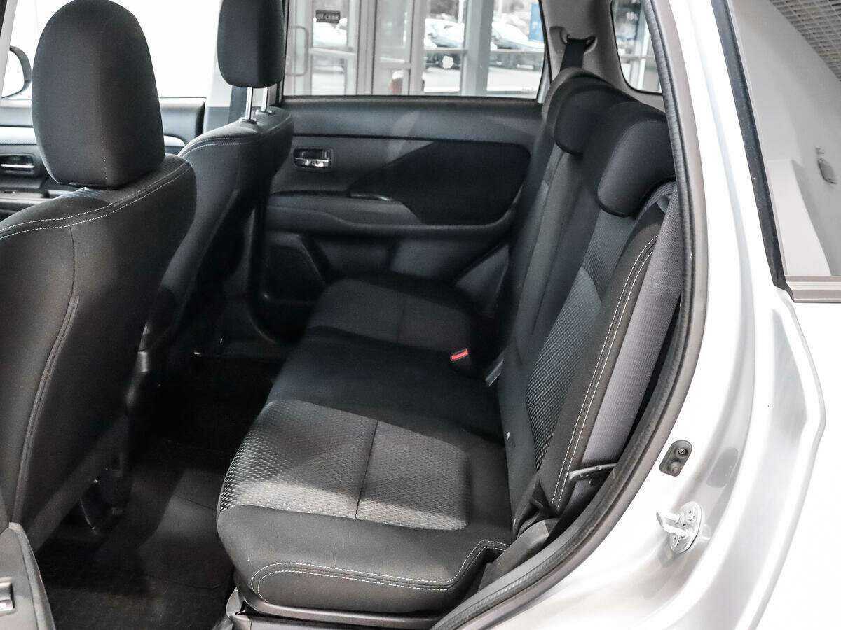 Mitsubishi Outlander с пробегом — 2016 год. Фото: #9
