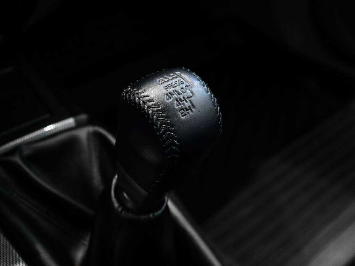 Mitsubishi Pajero Sport с пробегом — 2015 год. Фото: #15