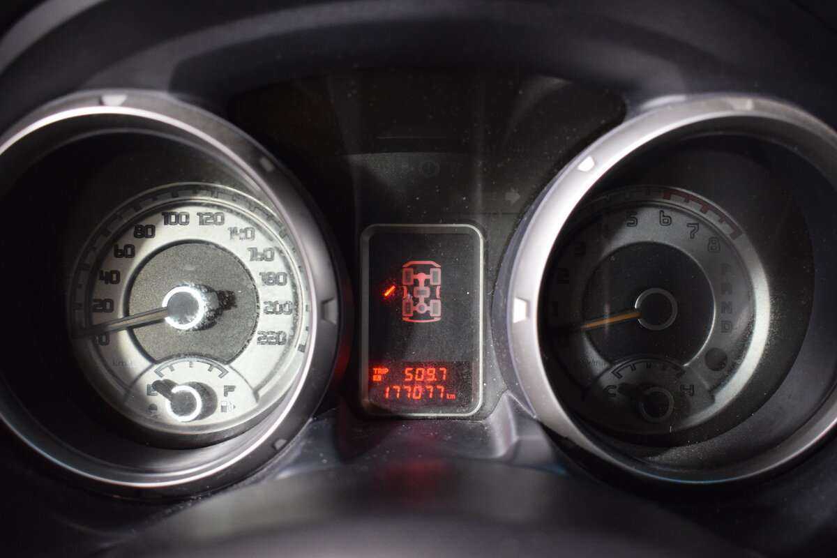 Mitsubishi Pajero с пробегом — 2014 год. Фото: #15