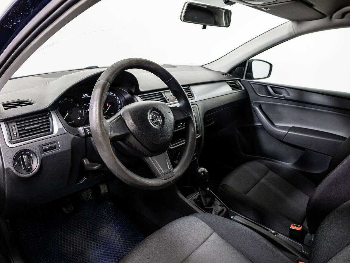 Skoda Rapid с пробегом — 2015 год. Фото: #9