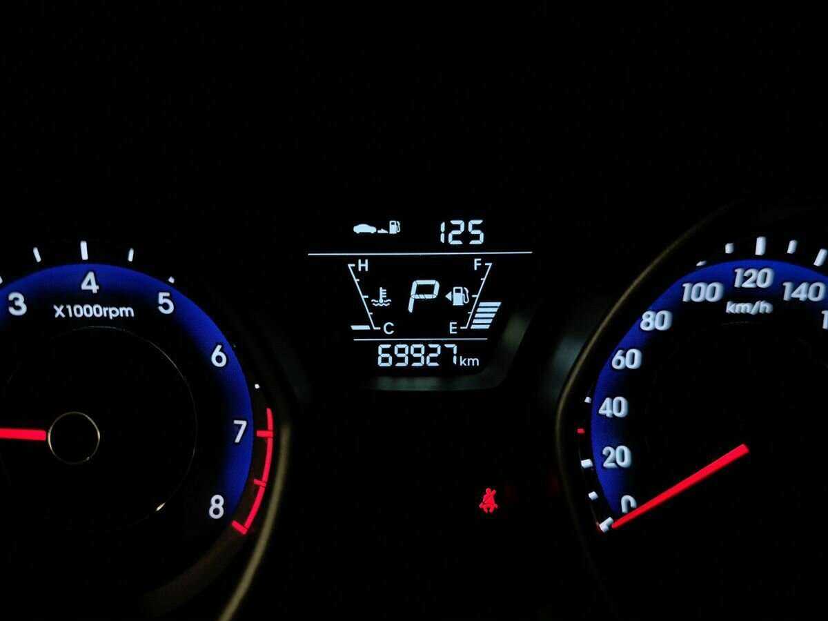 Hyundai Elantra с пробегом — 2015 год. Фото: #15