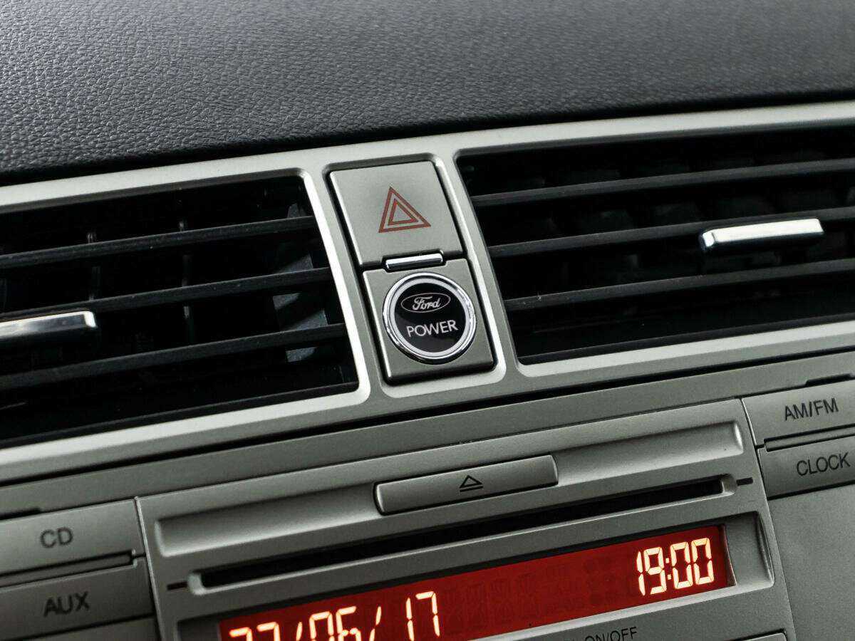 Ford Kuga с пробегом — 2012 год. Фото: #15