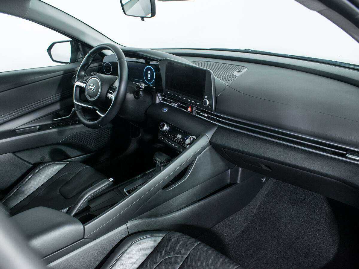 Hyundai Elantra с пробегом — 2023 год. Фото: #8