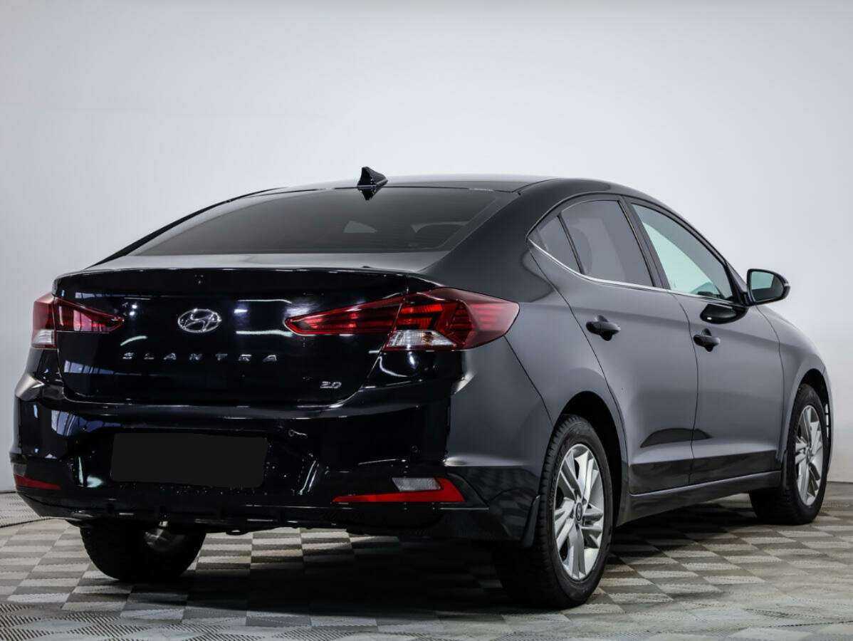 Hyundai Elantra с пробегом — 2019 год. Фото: #3