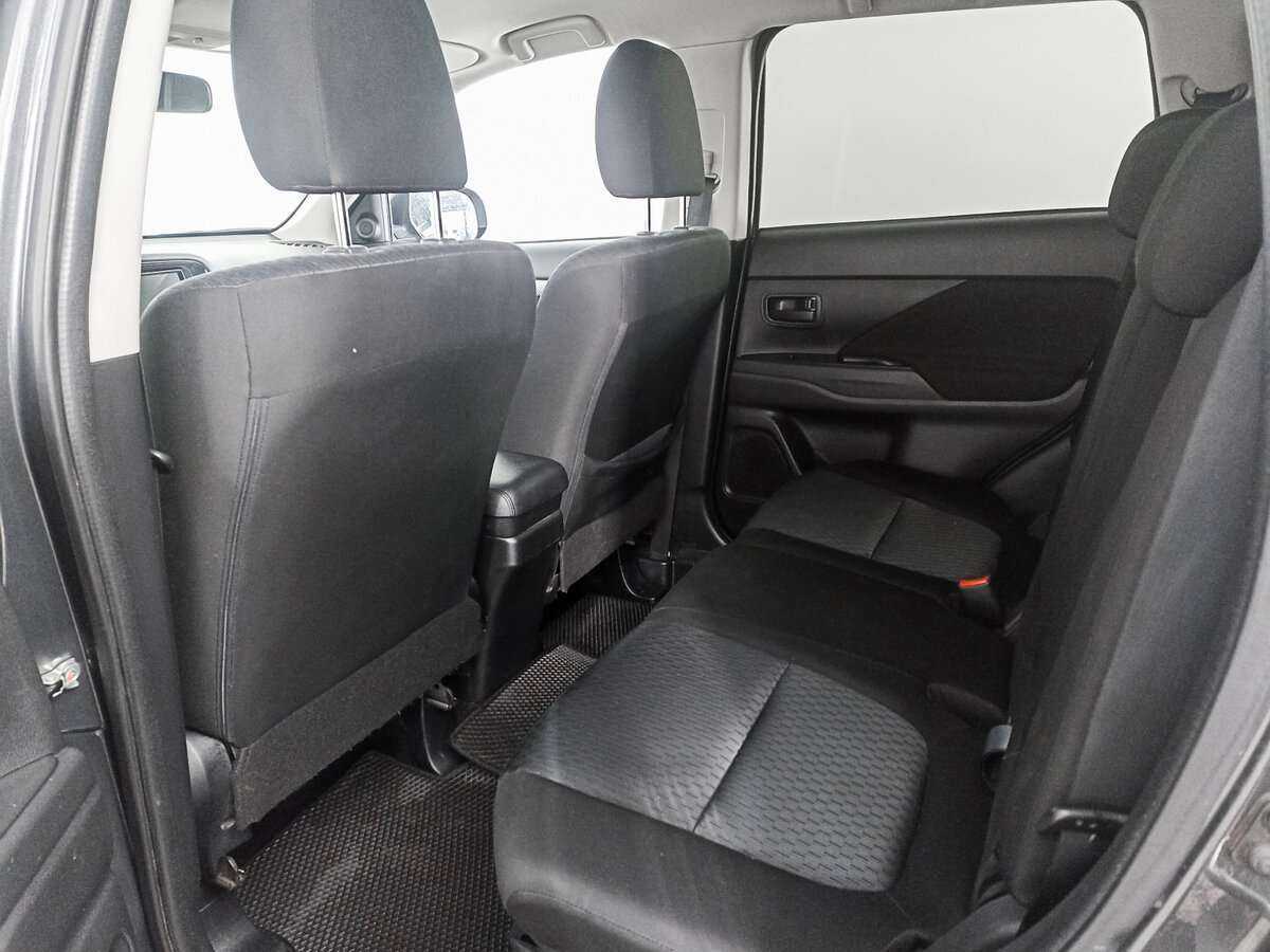 Mitsubishi Outlander с пробегом — 2014 год. Фото: #11