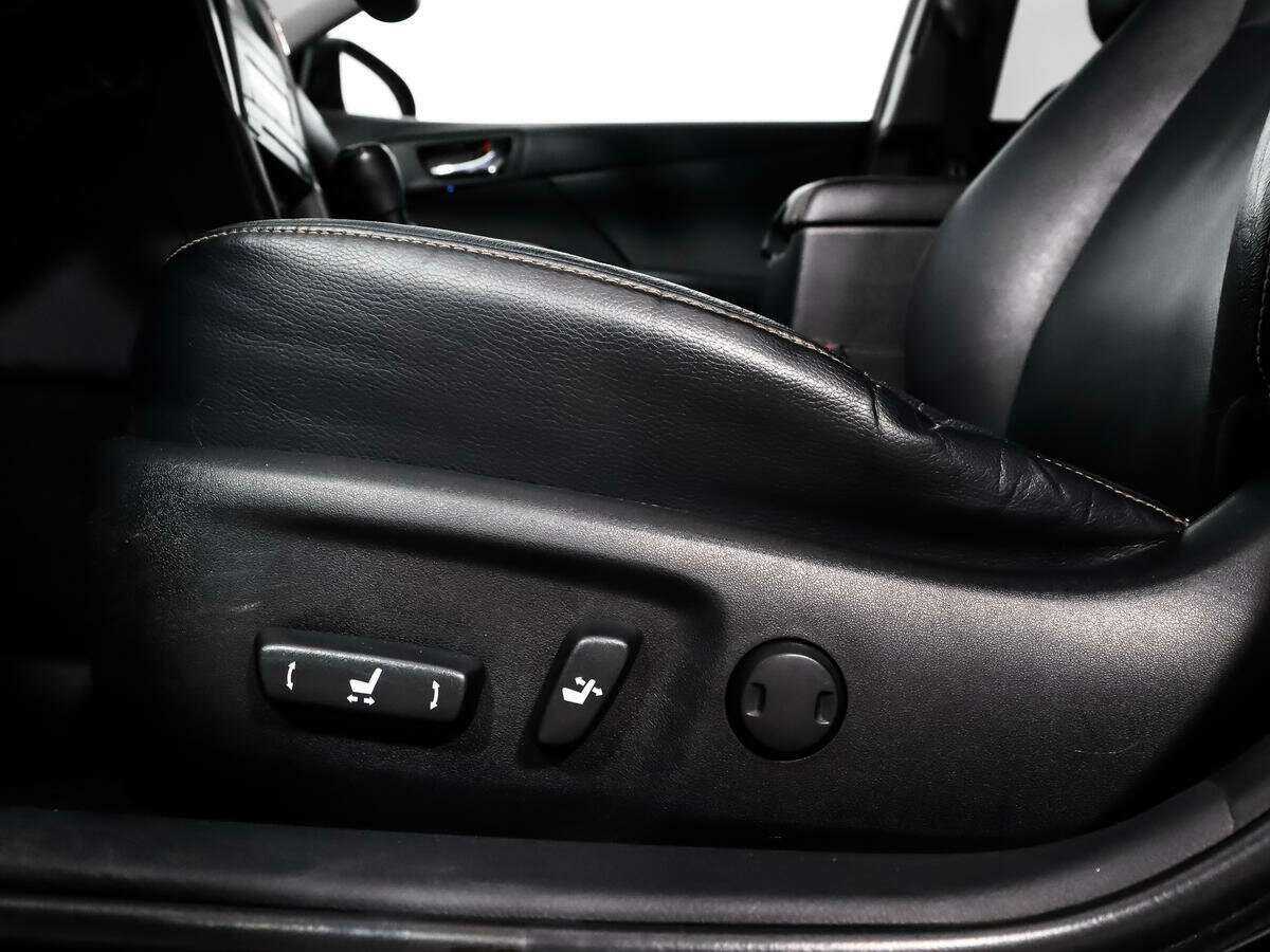 Toyota Camry с пробегом — 2016 год. Фото: #9