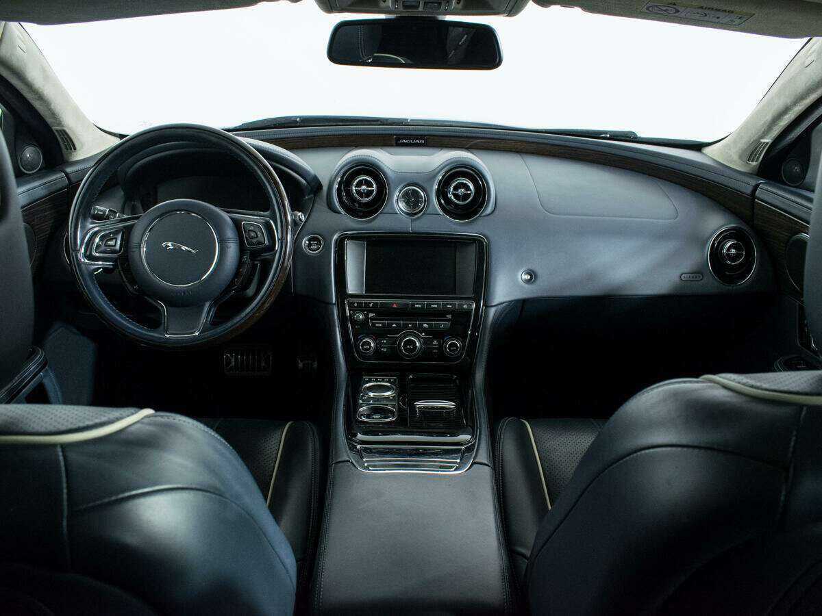Jaguar XJ с пробегом — 2014 год. Фото: #11