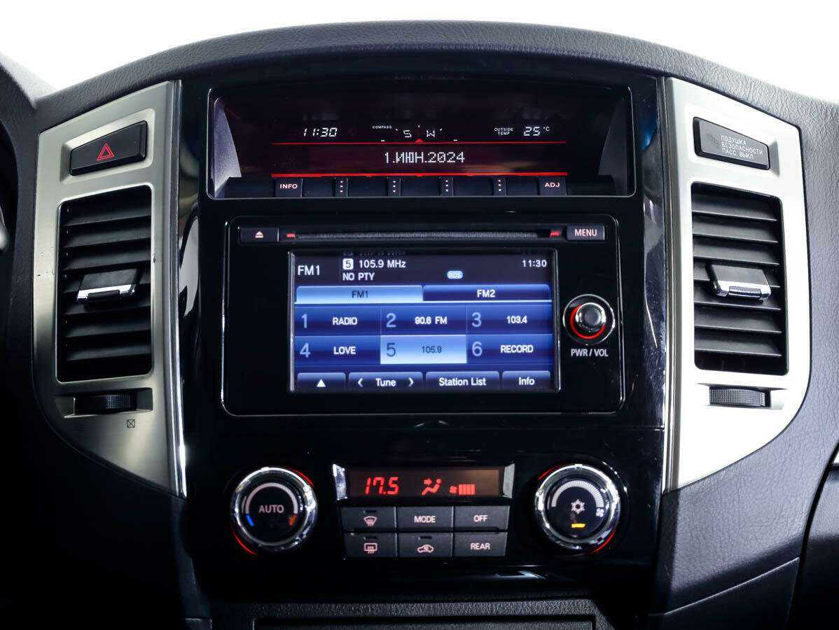 Mitsubishi Pajero с пробегом — 2014 год. Фото: #14