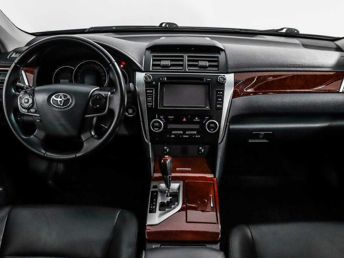Toyota Camry с пробегом — 2014 год. Фото: #13