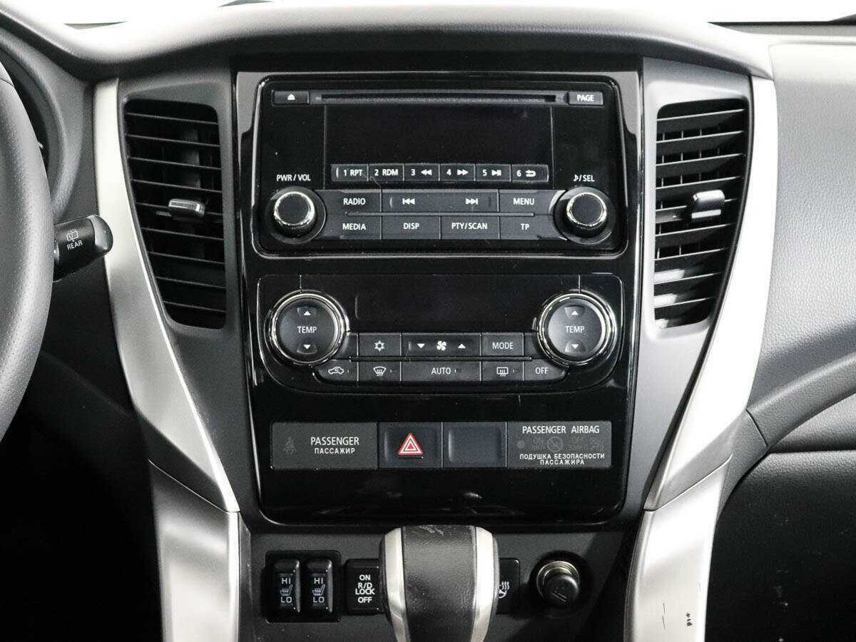 Mitsubishi Pajero Sport с пробегом — 2018 год. Фото: #11