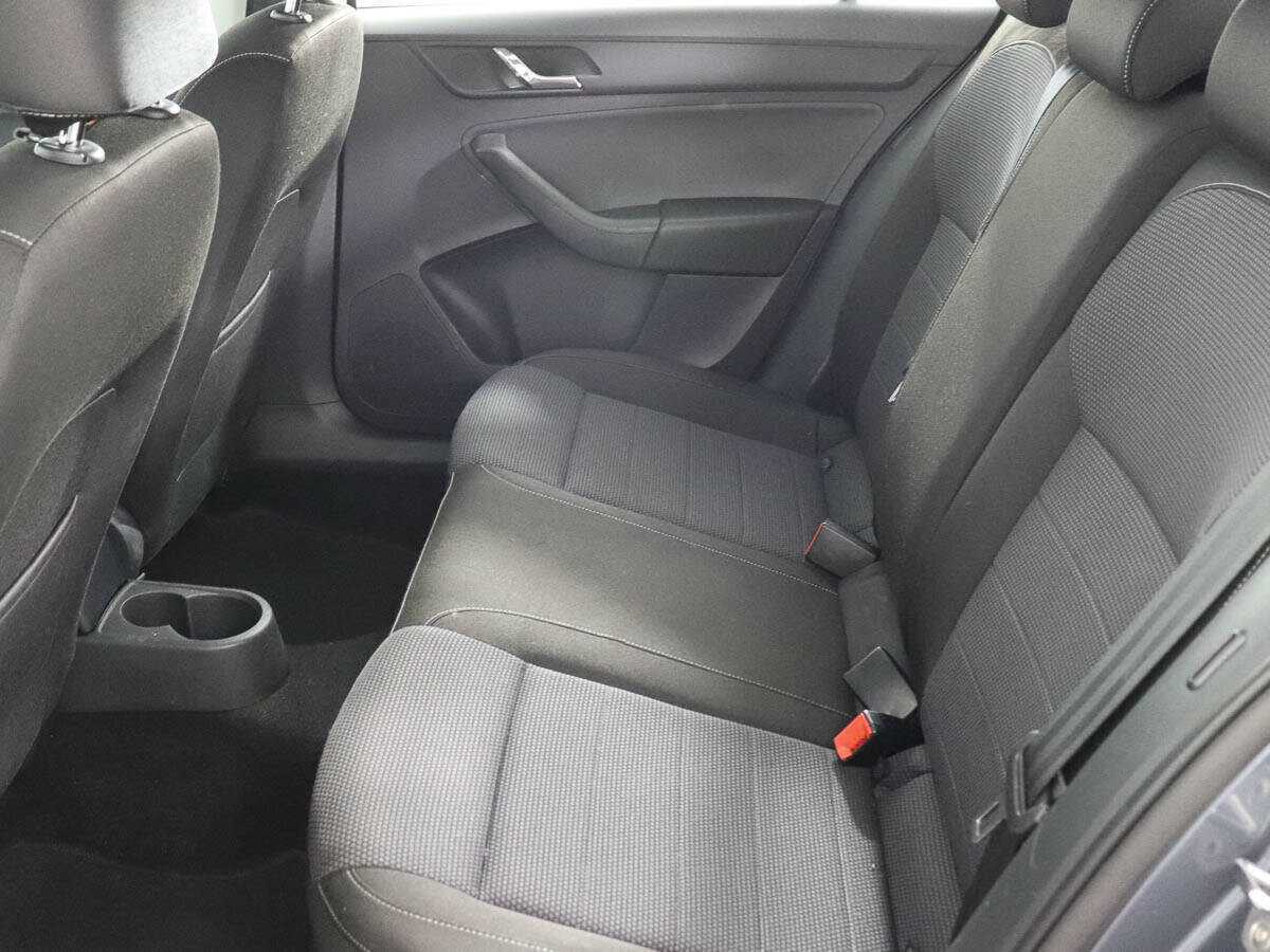 Skoda Rapid с пробегом — 2014 год. Фото: #8