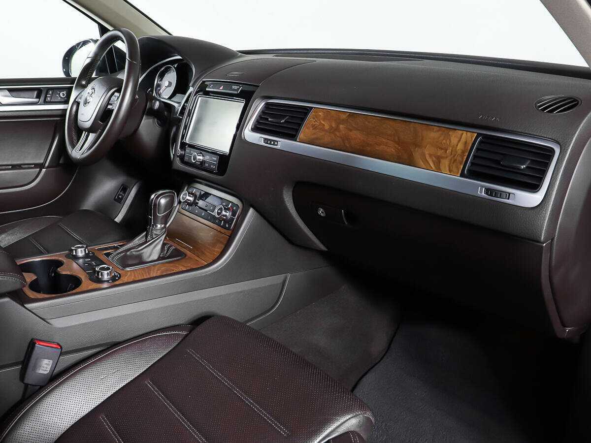 Volkswagen Touareg с пробегом — 2013 год. Фото: #8