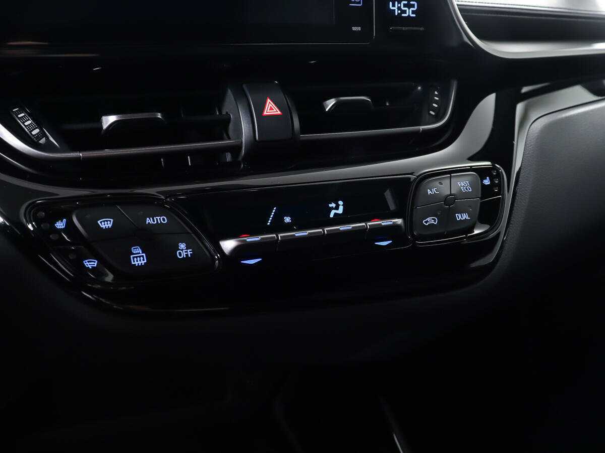 Toyota C-HR с пробегом — 2019 год. Фото: #12