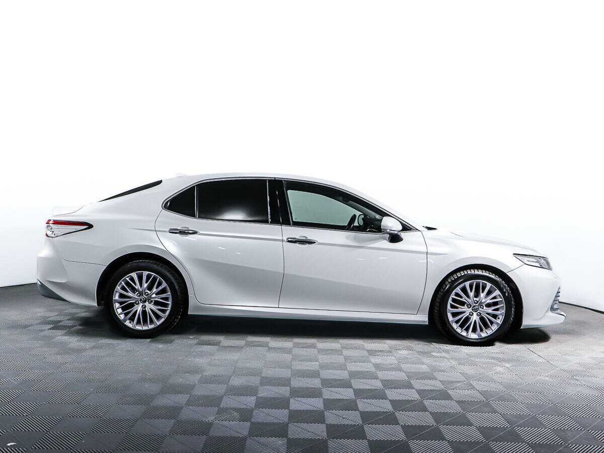 Toyota Camry с пробегом — 2018 год. Фото: #3