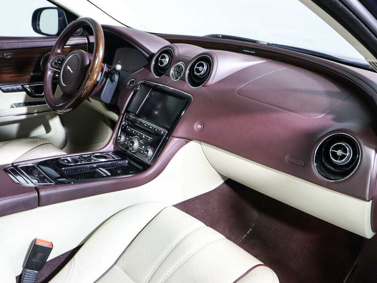 Jaguar XJ с пробегом — 2014 год. Фото: #7