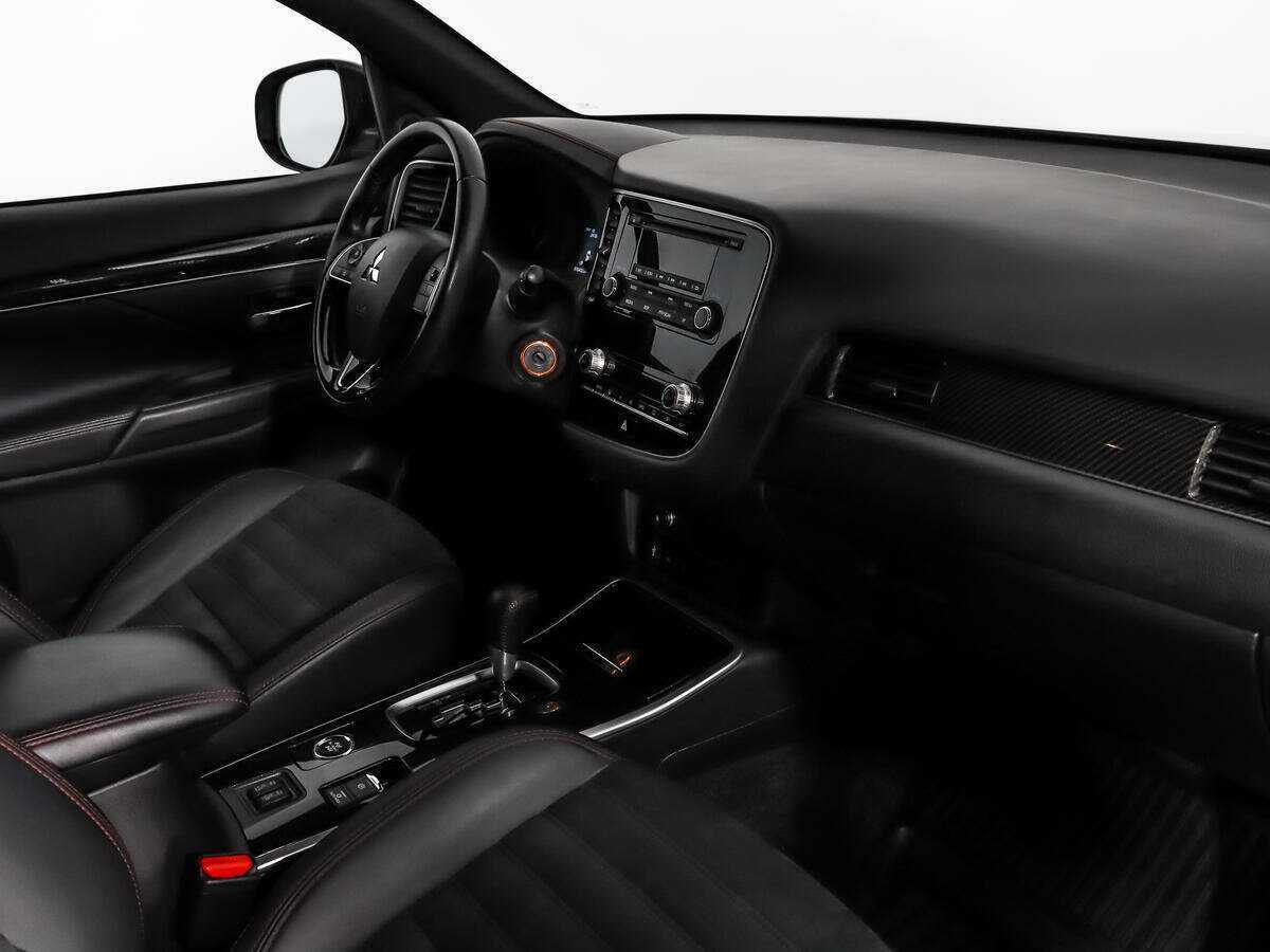 Mitsubishi Outlander с пробегом — 2021 год. Фото: #12