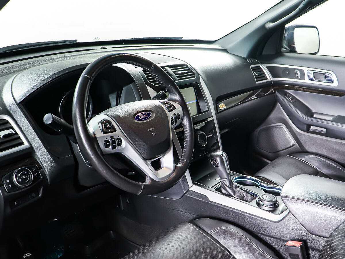 Ford Explorer с пробегом — 2015 год. Фото: #13