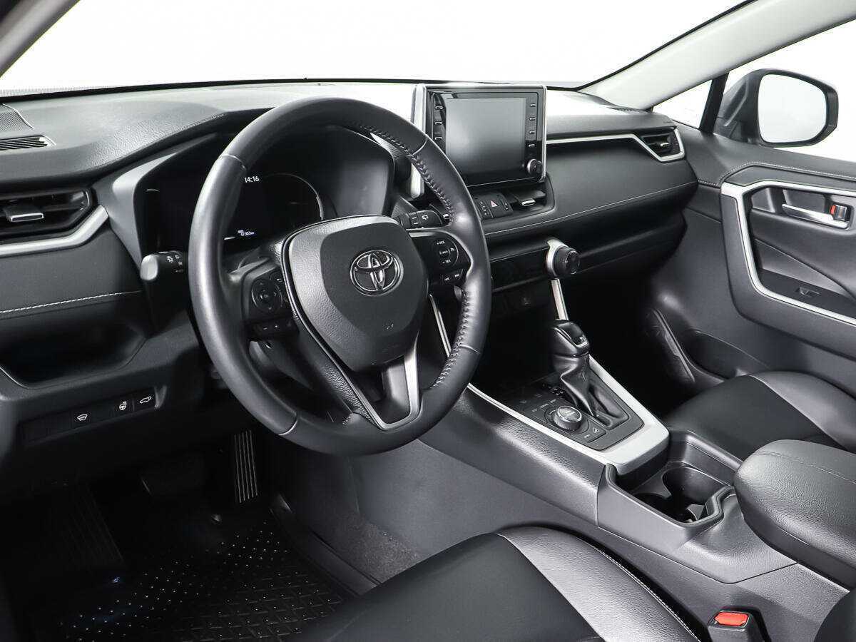 Toyota RAV4 с пробегом — 2020 год. Фото: #12