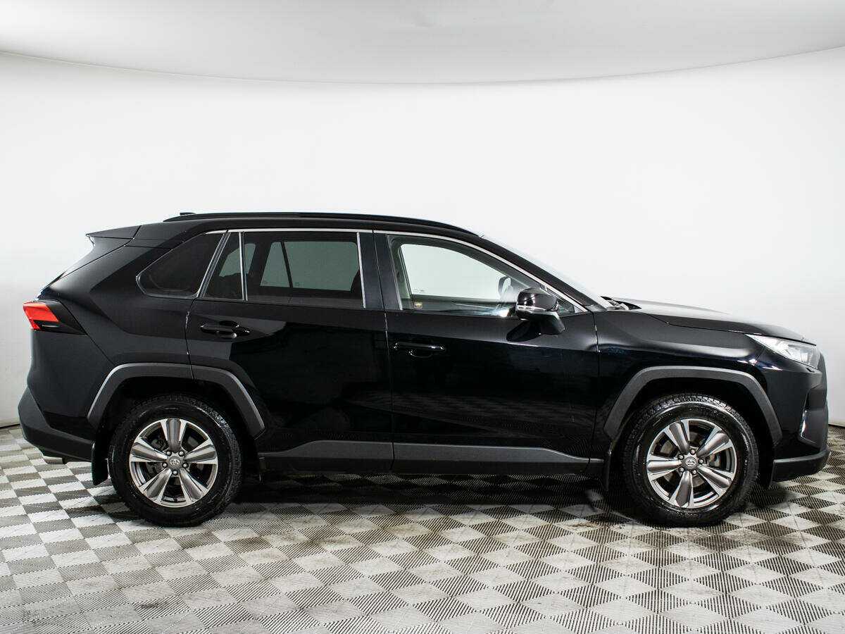 Toyota RAV4 с пробегом — 2020 год. Фото: #3