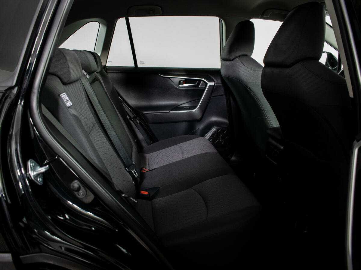 Toyota RAV4 с пробегом — 2020 год. Фото: #9