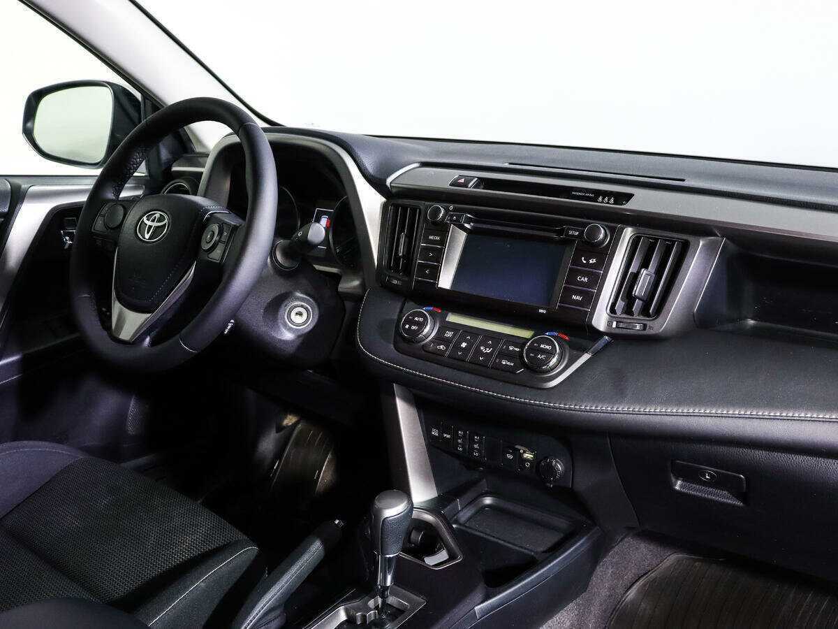 Toyota RAV4 с пробегом — 2016 год. Фото: #8