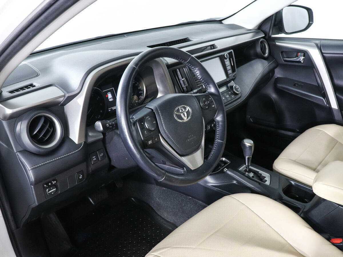 Toyota RAV4 с пробегом — 2017 год. Фото: #8