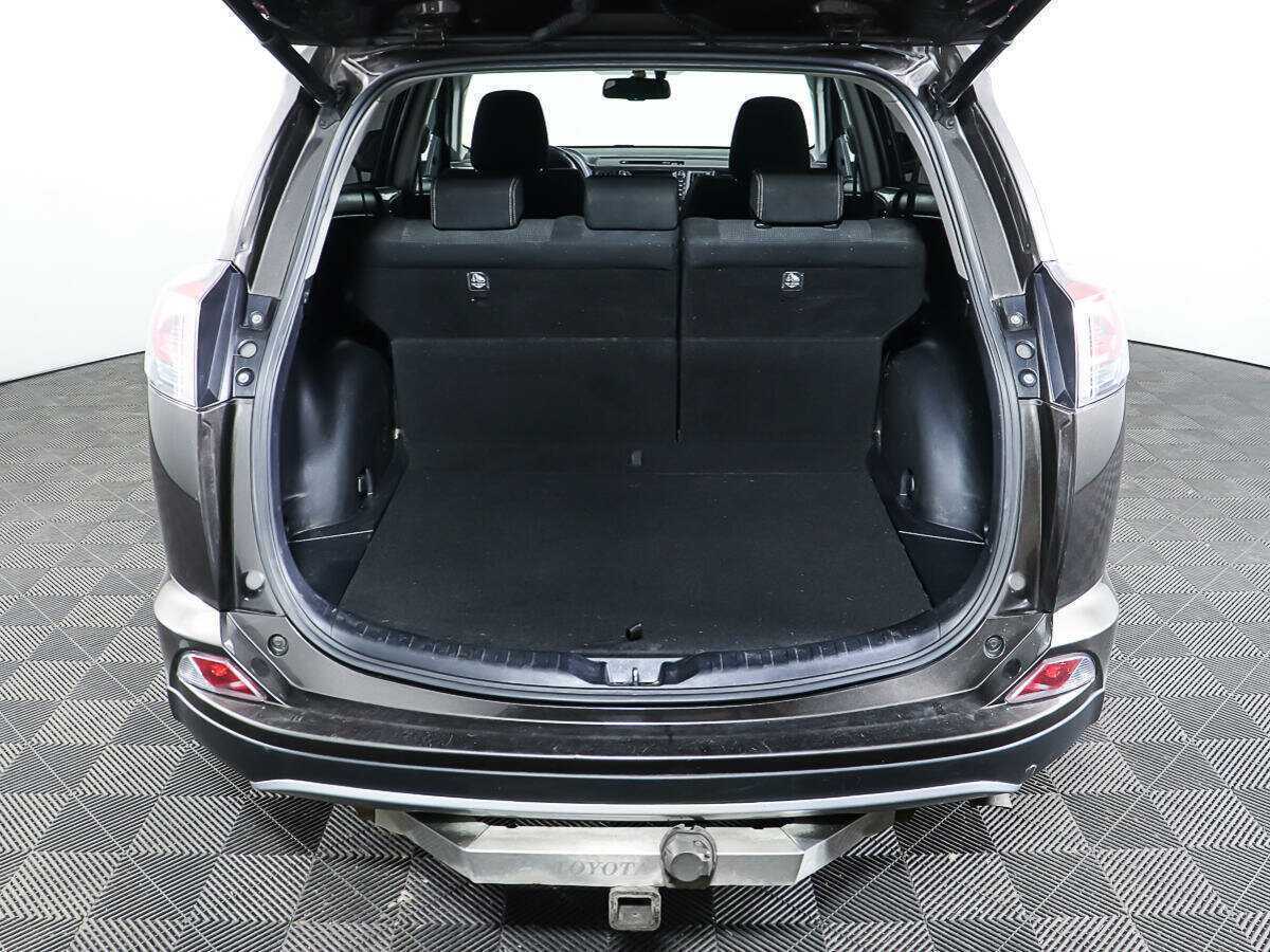 Toyota RAV4 с пробегом — 2019 год. Фото: #9