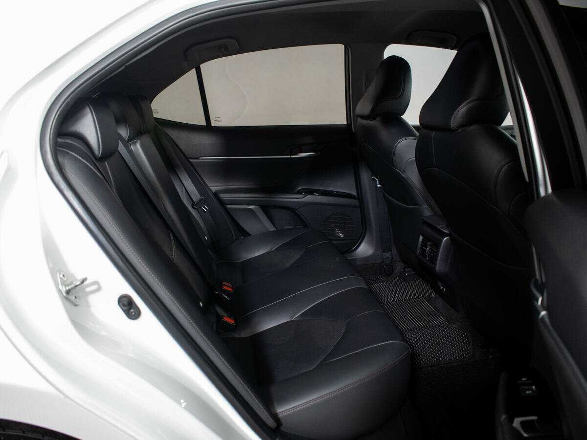 Toyota Camry с пробегом — 2019 год. Фото: #6