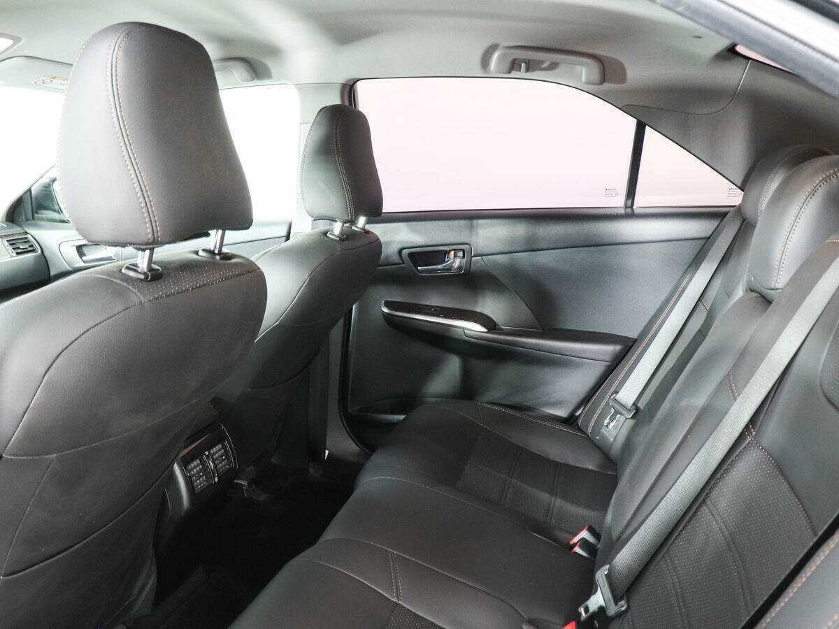 Toyota Camry с пробегом — 2016 год. Фото: #7
