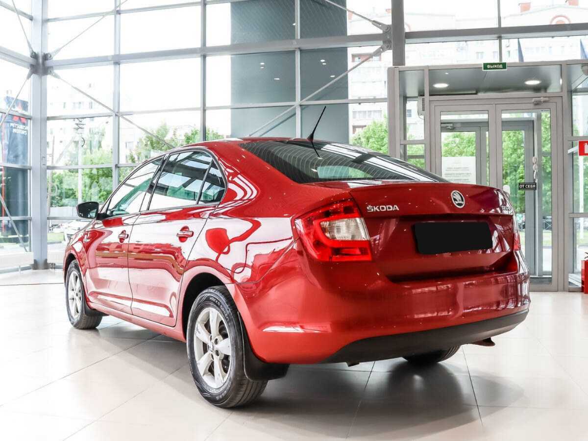 Skoda Rapid с пробегом — 2014 год. Фото: #6