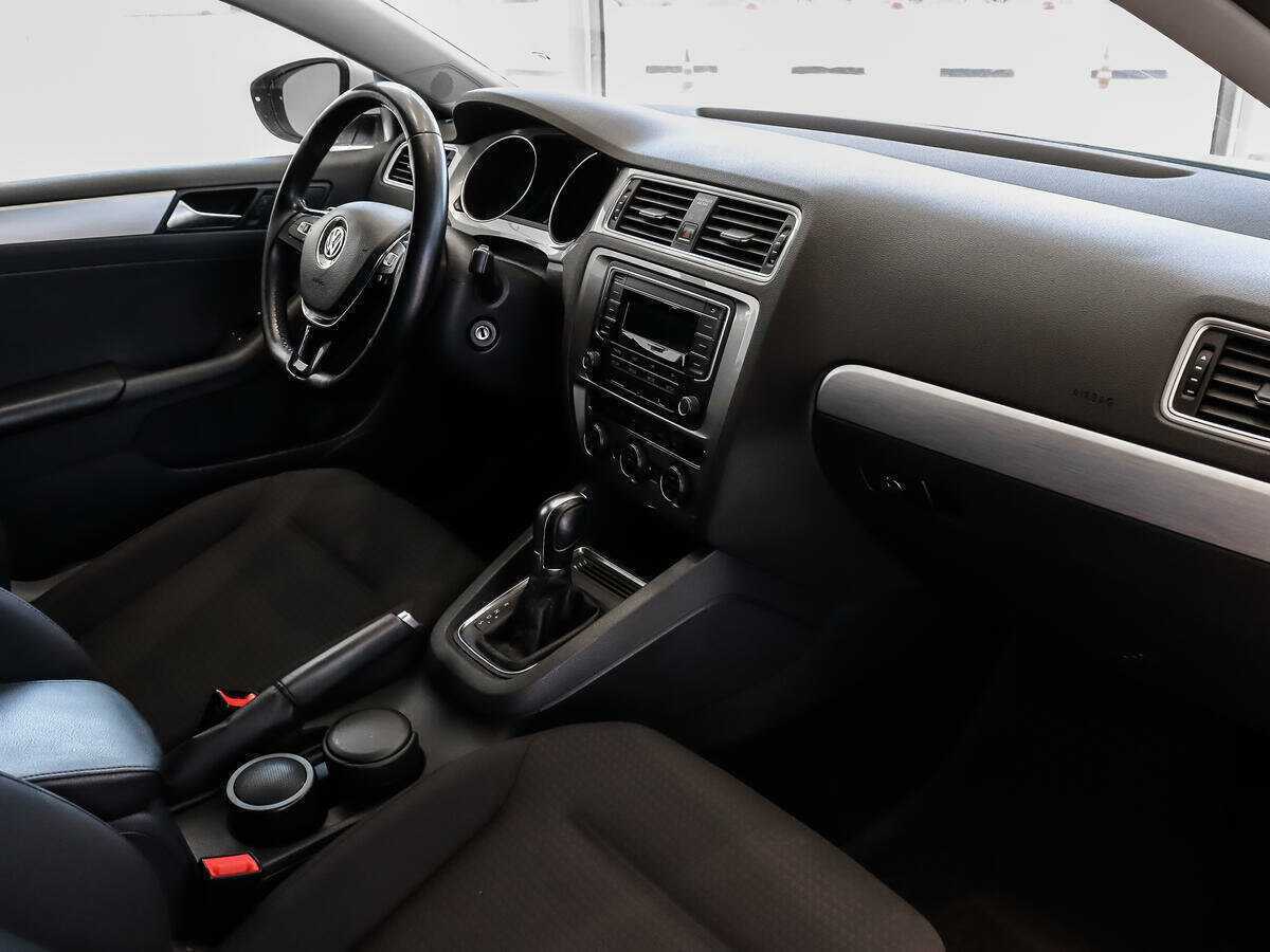 Volkswagen Jetta с пробегом — 2017 год. Фото: #10