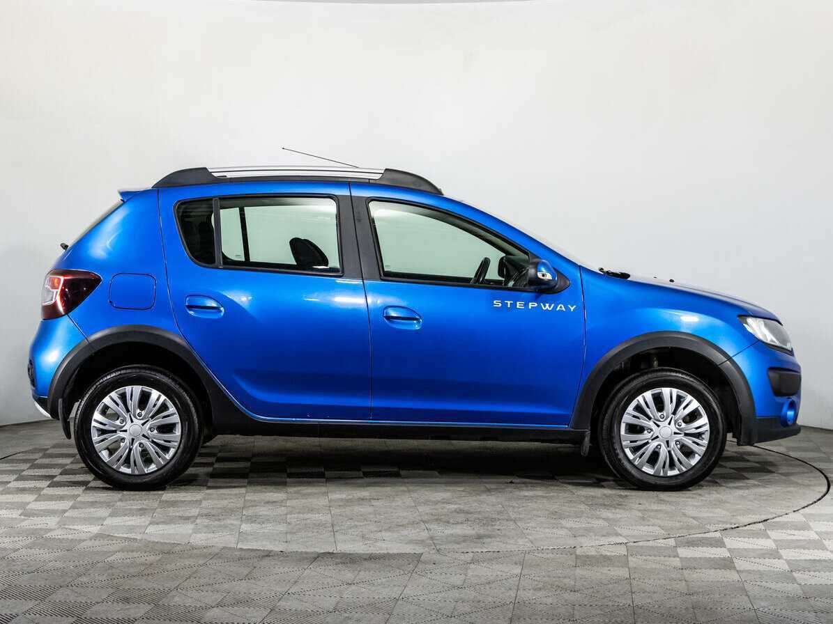 Renault Sandero с пробегом — 2017 год. Фото: #3