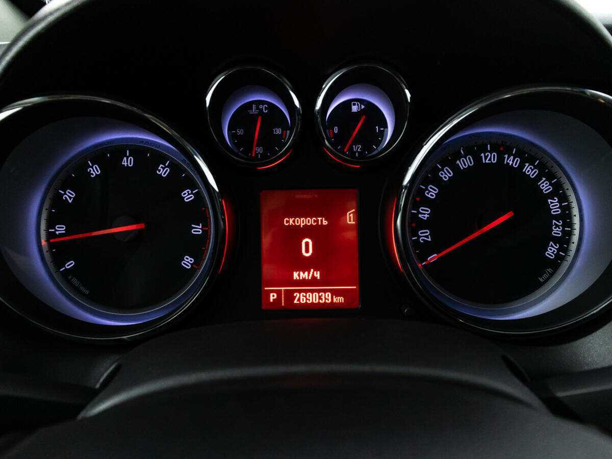 Opel Astra с пробегом — 2012 год. Фото: #11