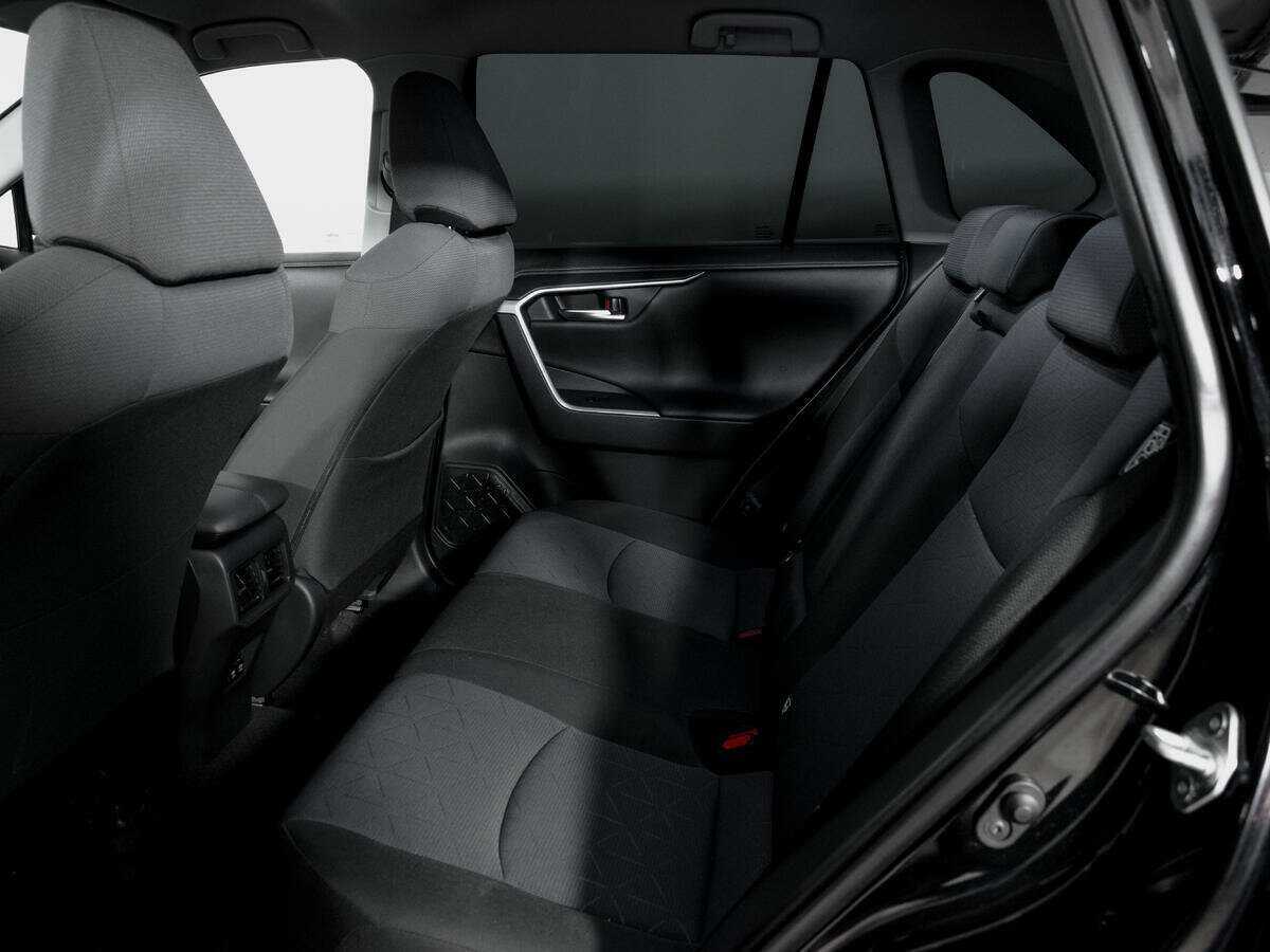 Toyota RAV4 с пробегом — 2020 год. Фото: #9