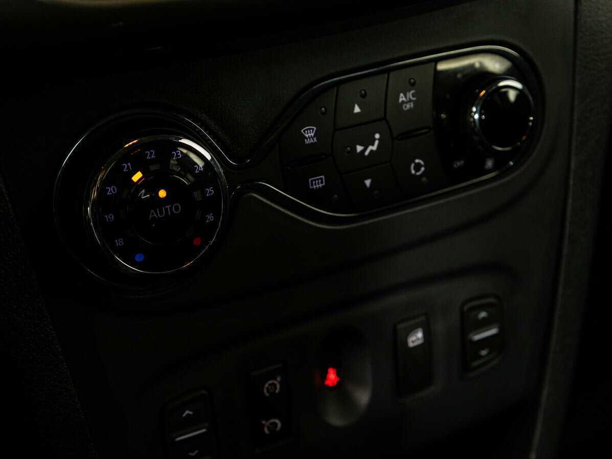 Renault Sandero с пробегом — 2017 год. Фото: #12