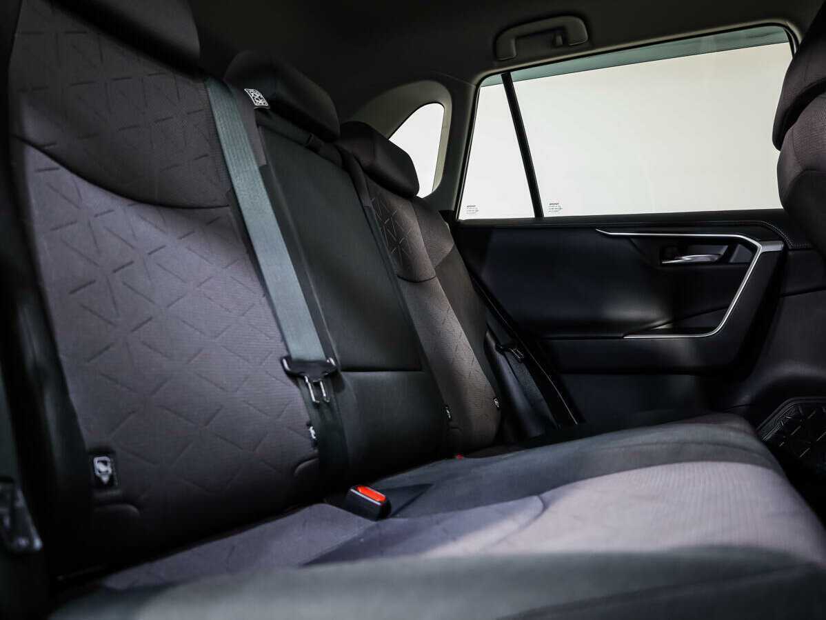 Toyota RAV4 с пробегом — 2020 год. Фото: #8