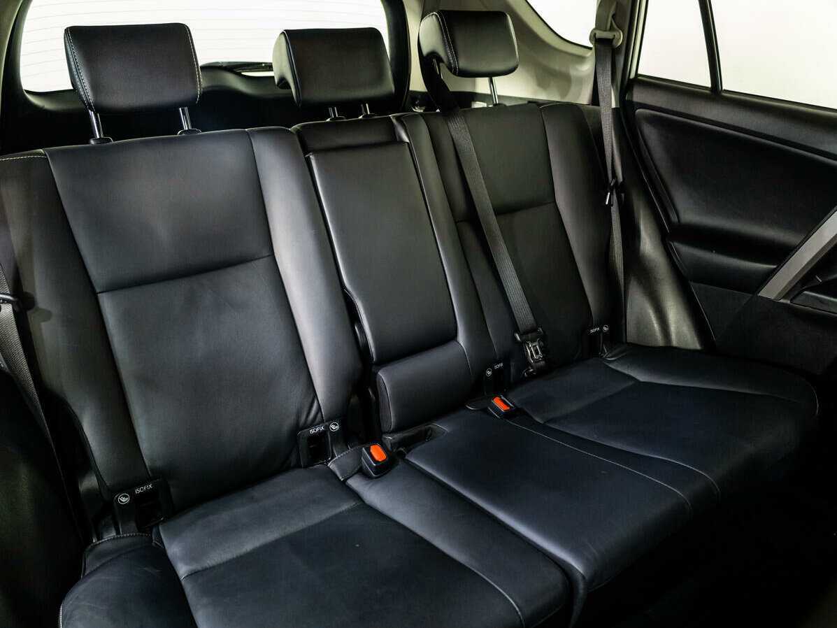Toyota RAV4 с пробегом — 2015 год. Фото: #9