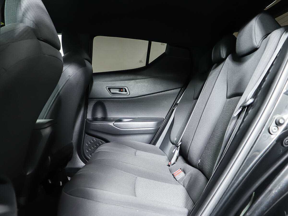 Toyota C-HR с пробегом — 2019 год. Фото: #9