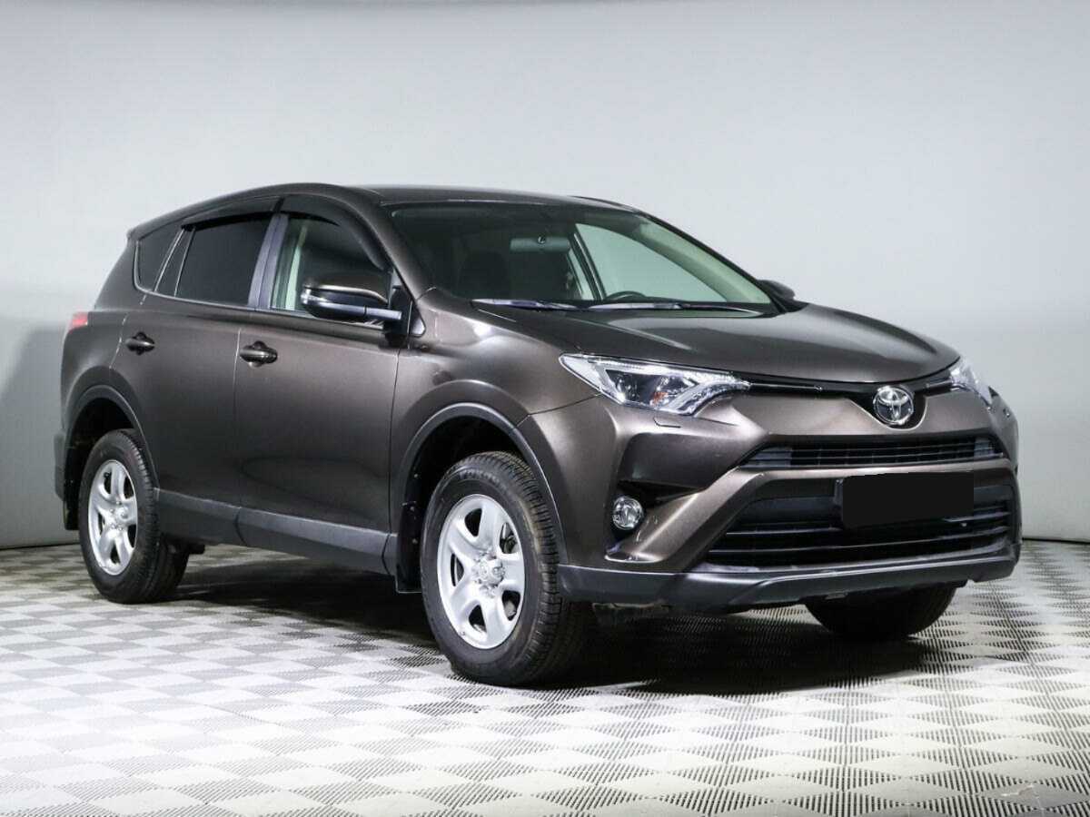 Toyota RAV4 с пробегом — 2018 год. Фото: #2