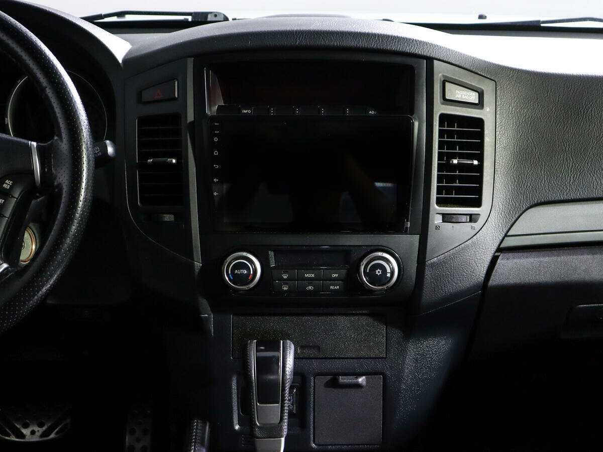 Mitsubishi Pajero с пробегом — 2012 год. Фото: #10