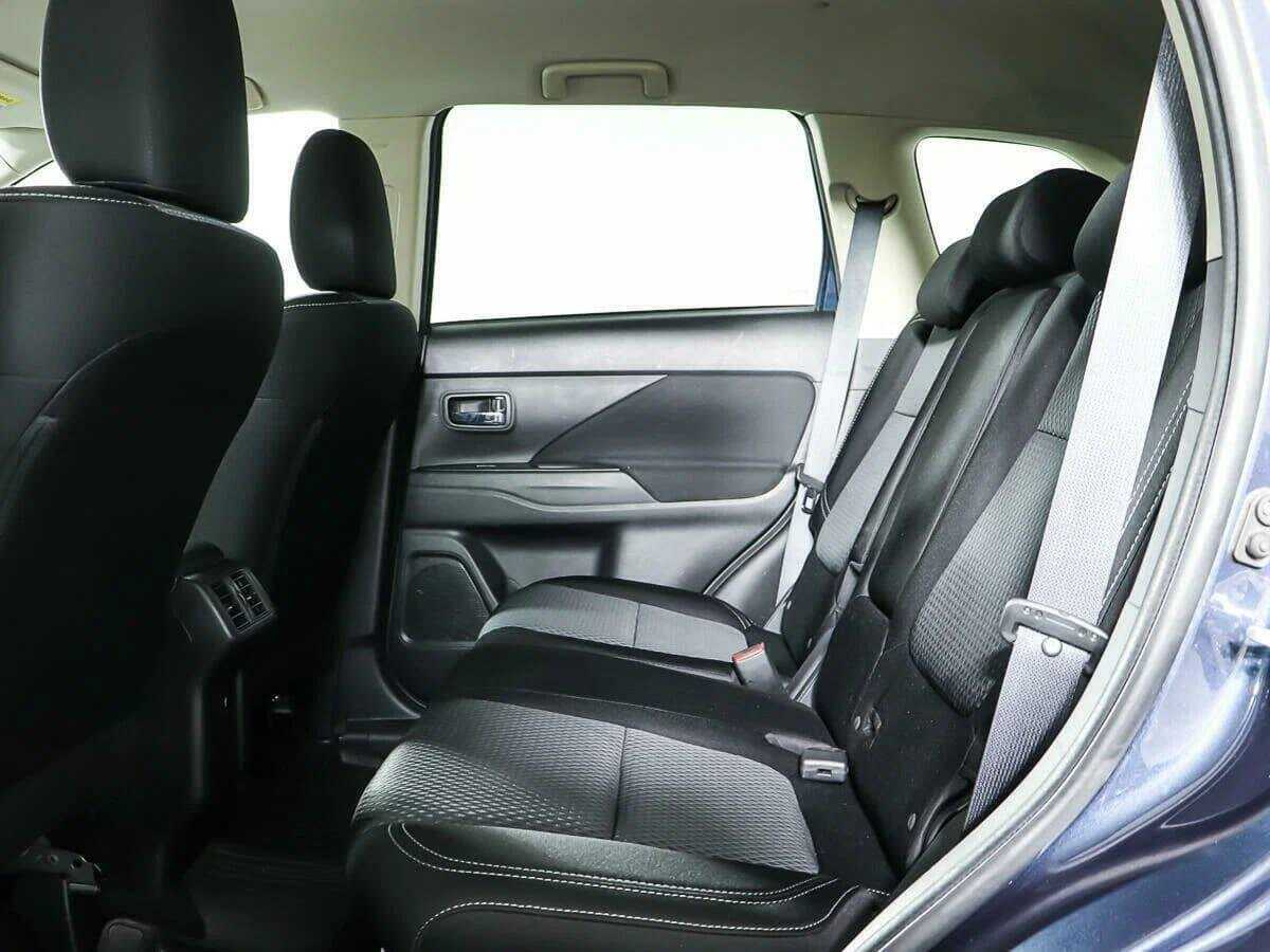 Mitsubishi Outlander с пробегом — 2019 год. Фото: #12